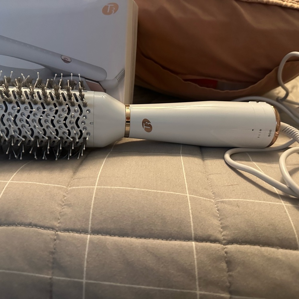 T3 White and Gold Hair Styling Tool